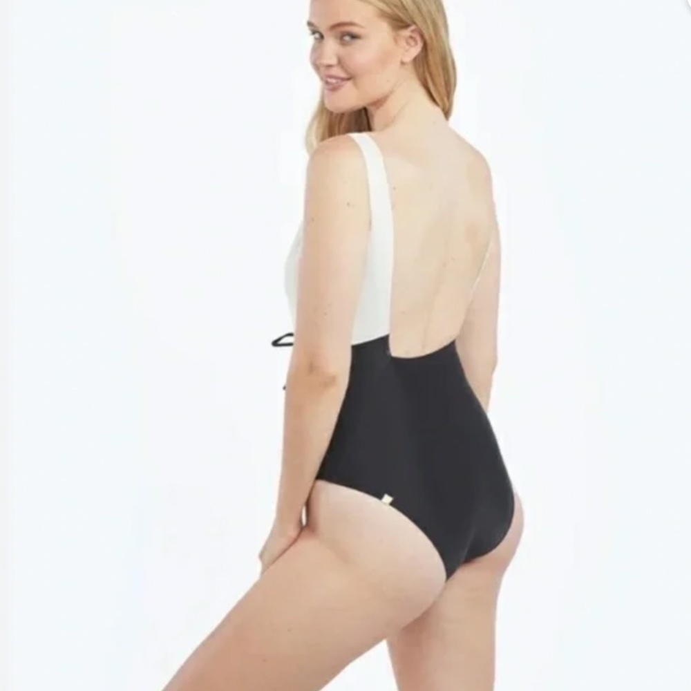 summersalt Tie Waist Backflip Colorblock One Piece‎ 6 White Black Swimsuit - Picture 2 of 9